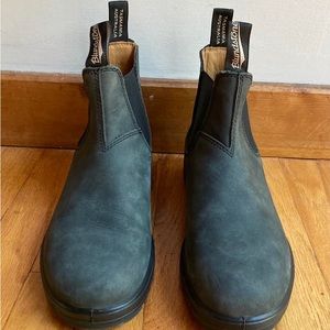 Blundstones rustic black leather 587 boots